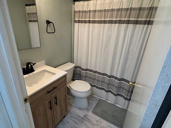 5th image of 2705 Pretty Lake Ave #A