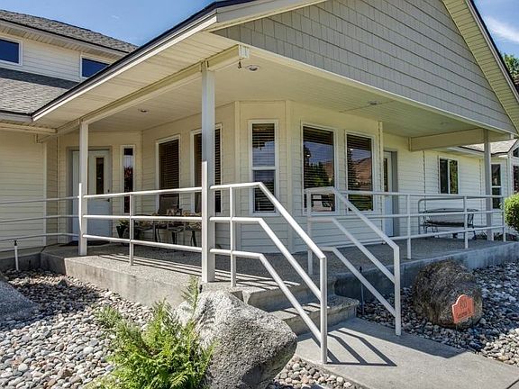 4th image of 400 Castlewood Pl