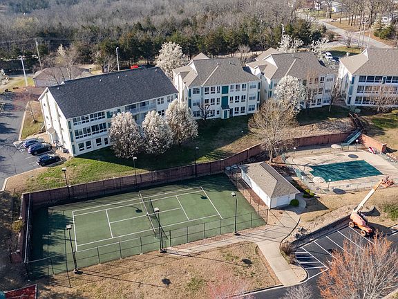 4th image of 530 Spring Creek Road Apt 11