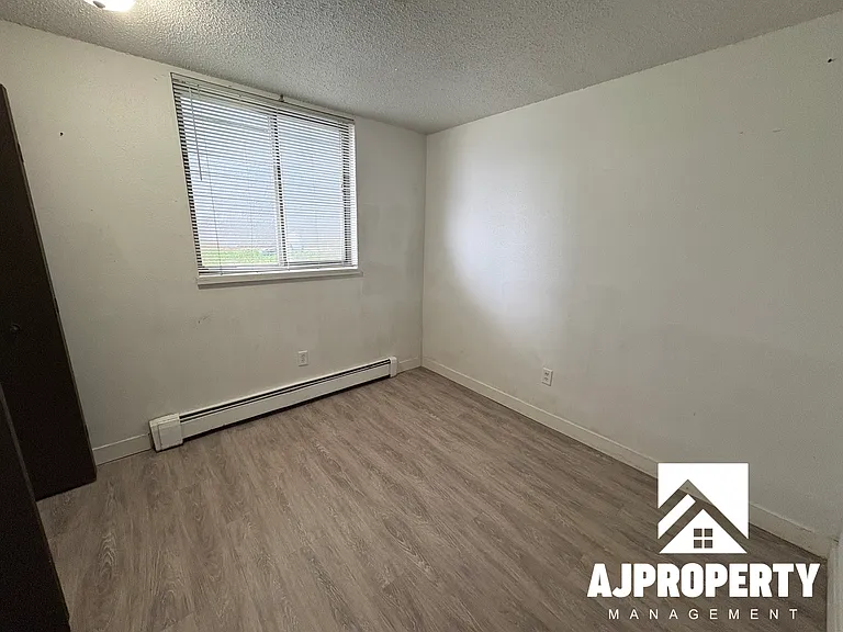 114 W 43rd St #3 — Photo 10