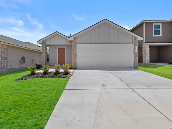 16071 Mahogany Way, Elmendorf, TX 78112