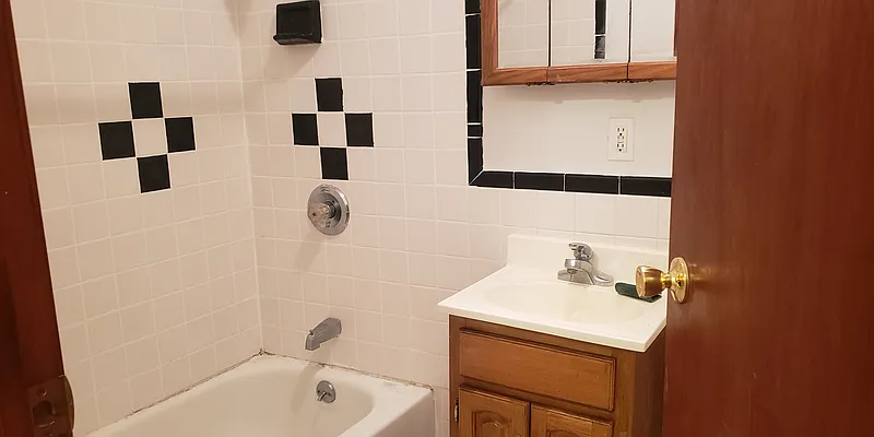 Rented by MCR Realty | media 15