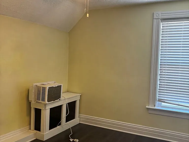 409 Parade St — Photo 15