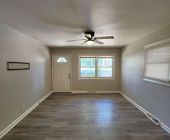 502 S Emerson St — Photo 3