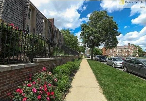 2nd image of 209 E 36th St