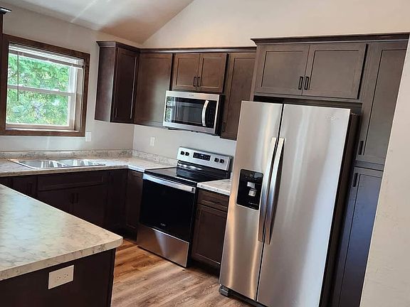 2nd image of 556 Grove St