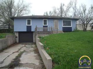 606 Ottawa St, Hiawatha, KS 66434
