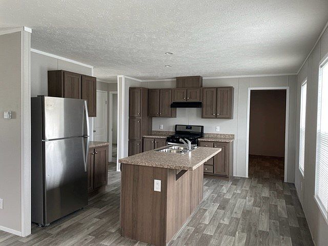 2nd image of 6152 N Genesee Rd #860