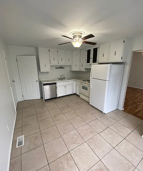 110 Teakwood Ln — Photo 11