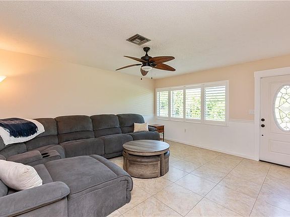 5th image of 4058 Higbee St
