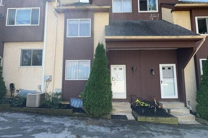 1st image of 324 W Wayne Ave