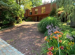 6 Willow Pond Rd, Woodbury, NY 11797