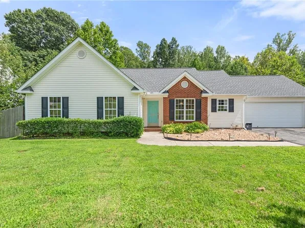 6941 Rangecrest Rd, Belews Creek, NC 27009