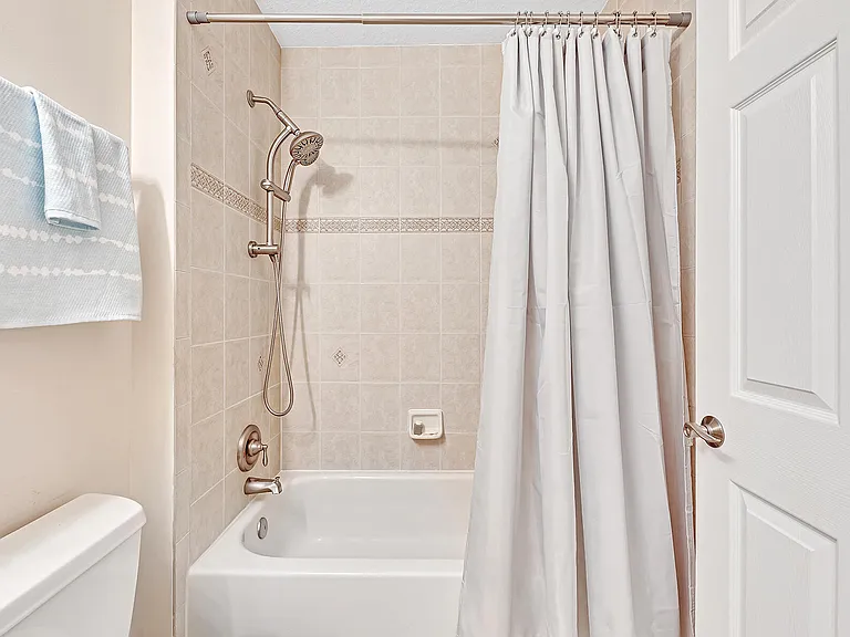 323 Bayfront Dr — Photo 44