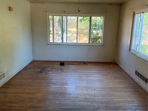 3rd image of 7012 Penn Ave