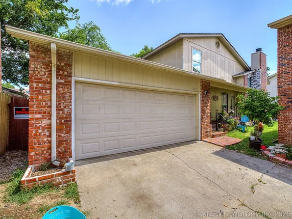 13033 E 28th Pl, Tulsa, OK 74134