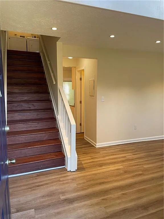 2 bed, 1.5 bath, 1118 sqft, $1,550 — Photo 3