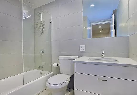 4th image of 303 Gates Ave #1