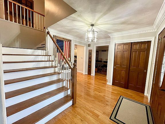 2nd image of 8864 Glen Abbey Ct