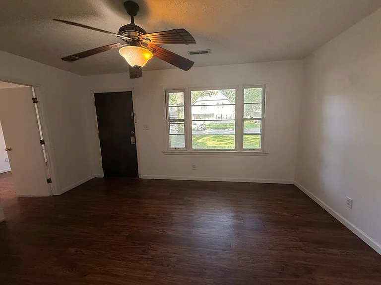 1439 S Pickwick Ave — Photo 2