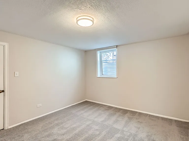 2210 S Clarkson St — Photo 18