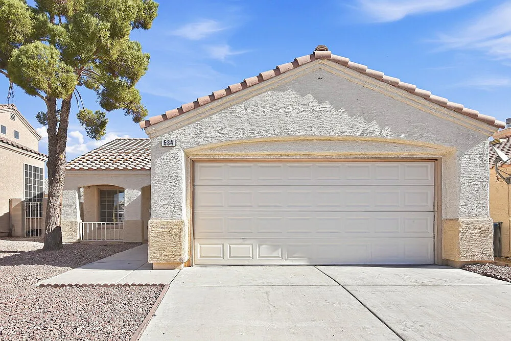 3 bed, 2.0 bath, 1186 sqft, $1,940 — Photo 1