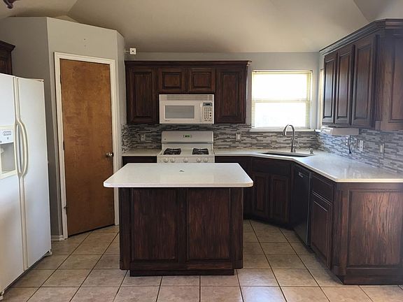 4th image of 2728 SE 95th St