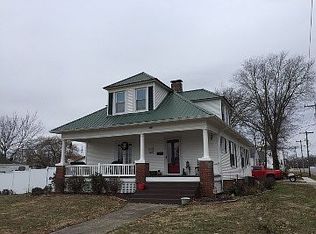 107 NE 6th St, Fairfield, IL 62837