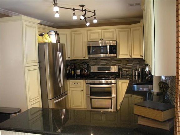4th image of 1100 Fairview Dr