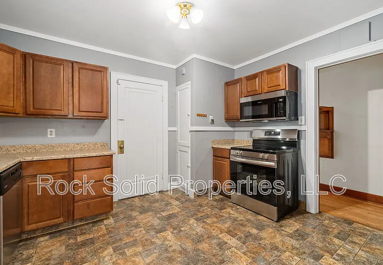 316 E 20th St — Photo 12