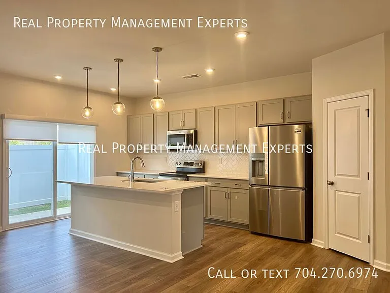 3115 Hutton Gardens Ln — Photo 3