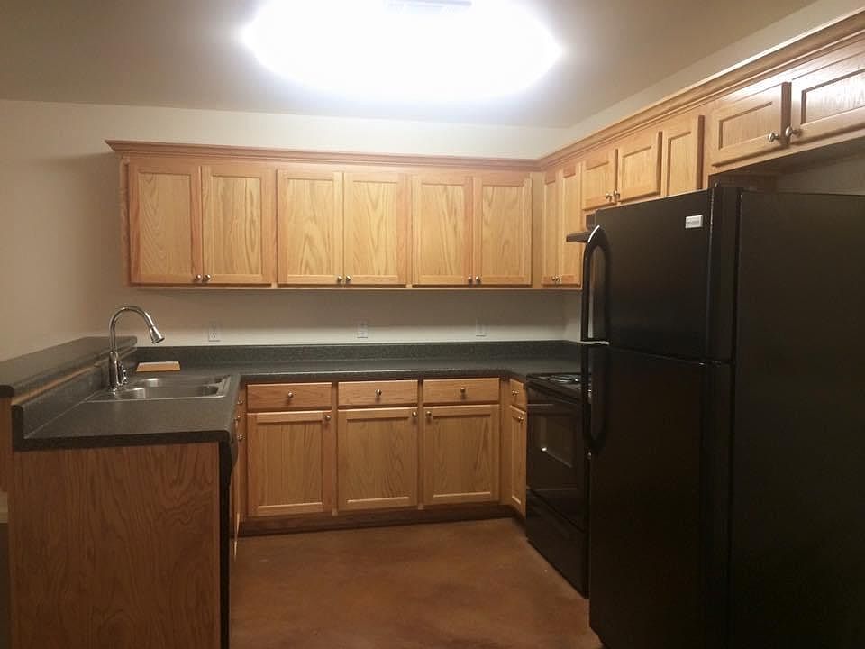 Kitchen, dishwasher, stove and refrigerator included