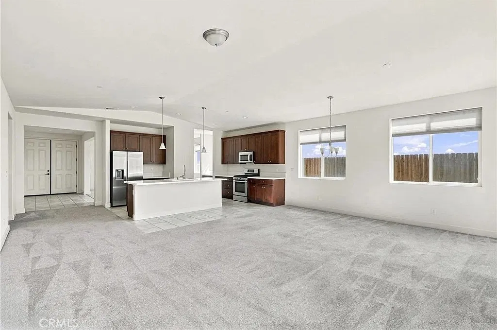 3 bed, 2.5 bath, 2189 sqft, $4,500 — Photo 3