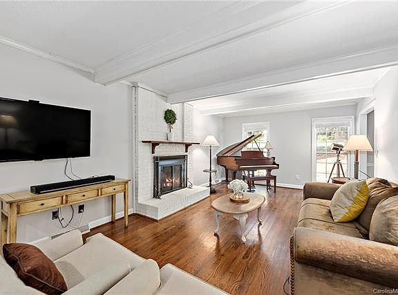 2nd image of 9717 Whitethorn Dr