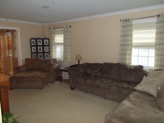 4th image of 12 Hastings Dr