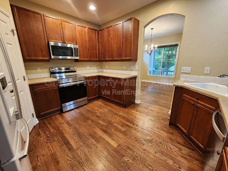 4731 Lucca Dr — Photo 5