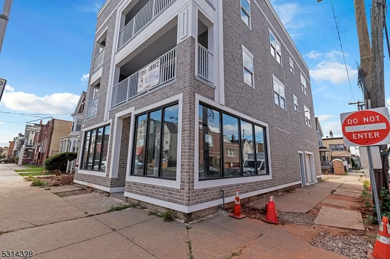 Building Photo - 862 E Jersey St #2