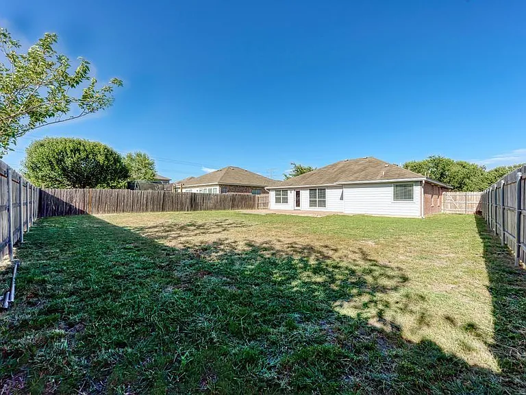 1203 Tricia Cv — Photo 32