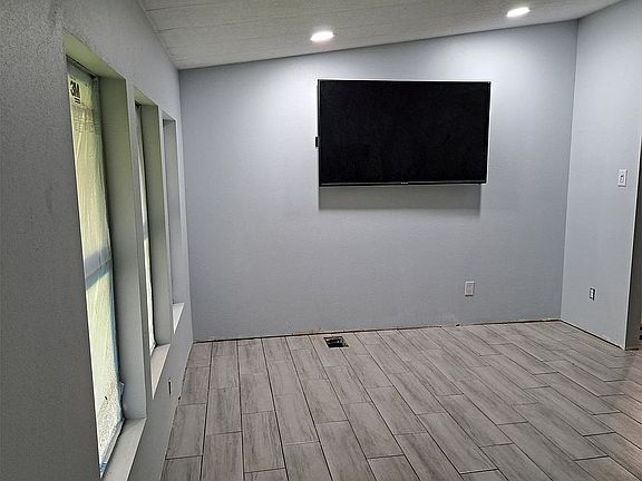 5th image of 2886 Bay Oaks Dr