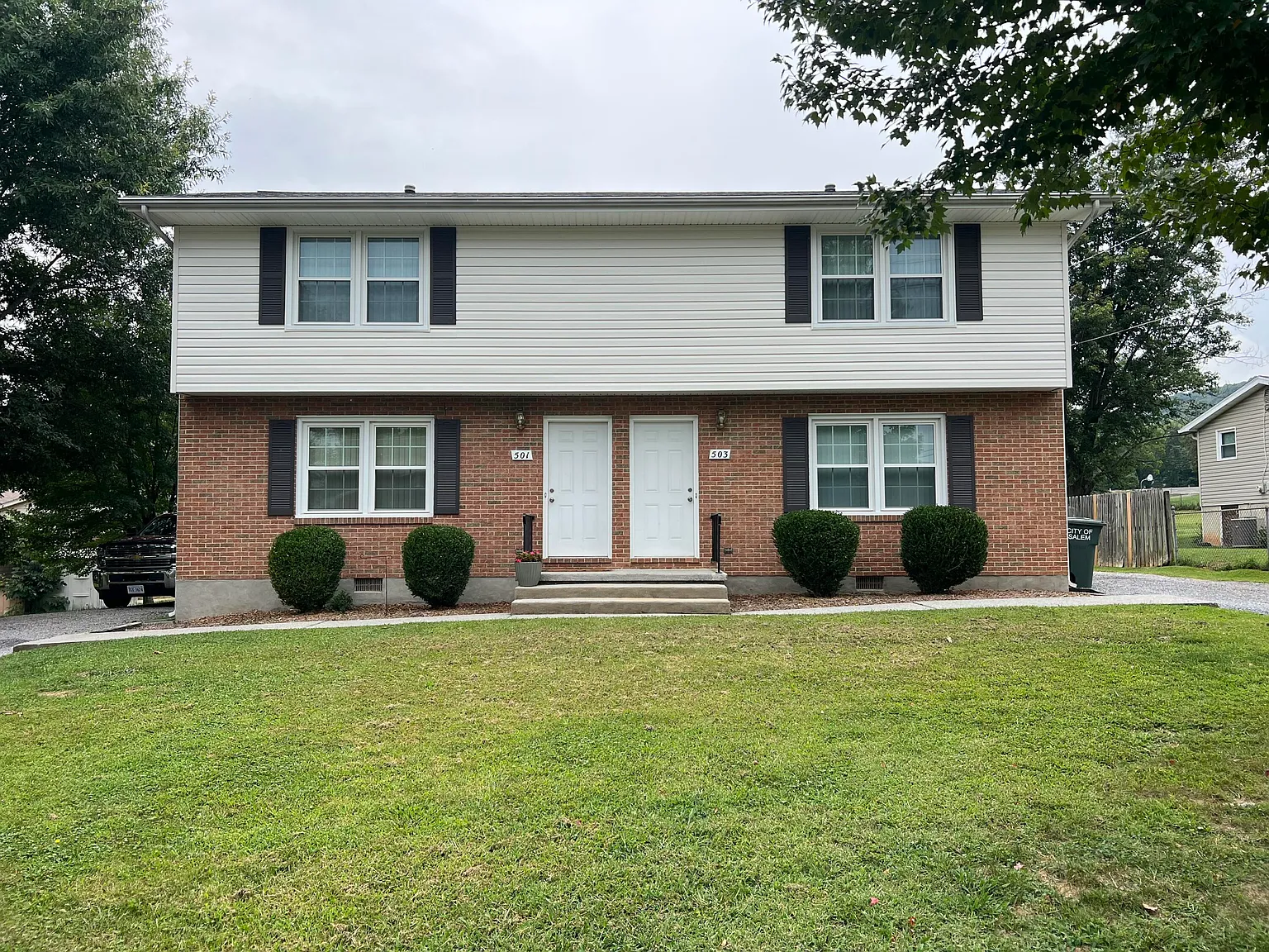 2 bed, 1.5 bath, 1050 sqft, $1,400 — Photo 2