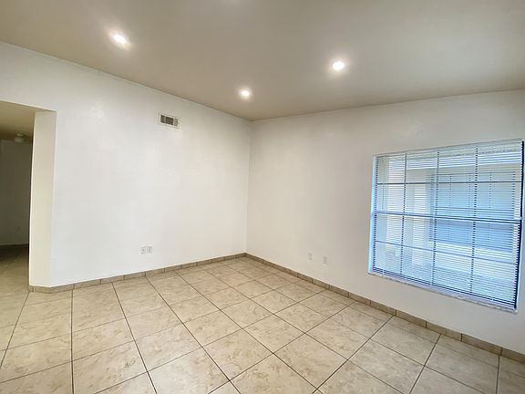 2nd image of 385 Acorn Ln #1