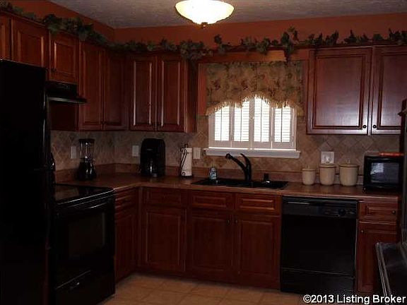 5th image of 212 River Edge Dr