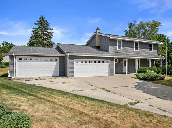 372 Briar COURT, Pewaukee, WI 53072
