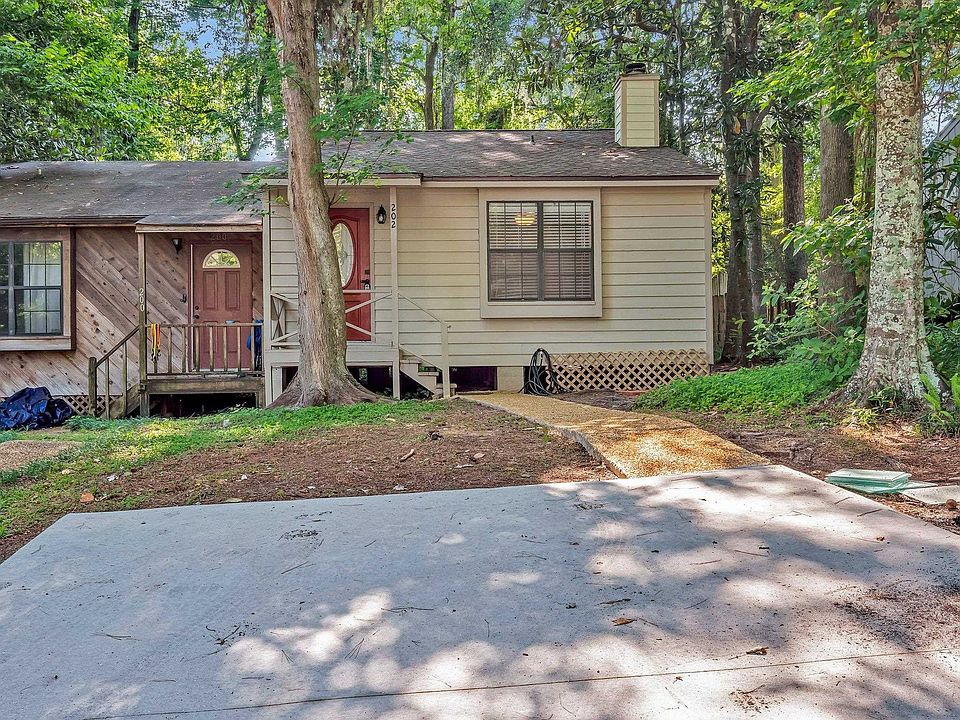 1st image of 202 Parkbrook Cir
