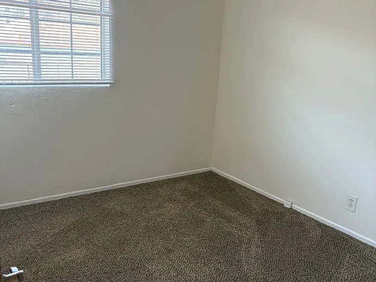 Hollywood & Highland Walkable Apartment Community — Photo 8