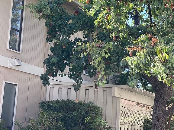 5th image of 312 W 7th St