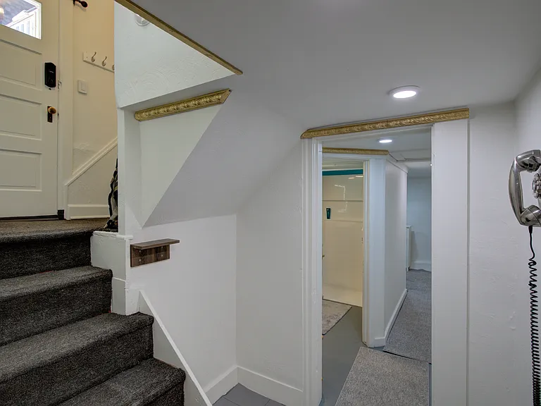 ENTRY STAIR WITH MOTION SENSOR LIGHTS