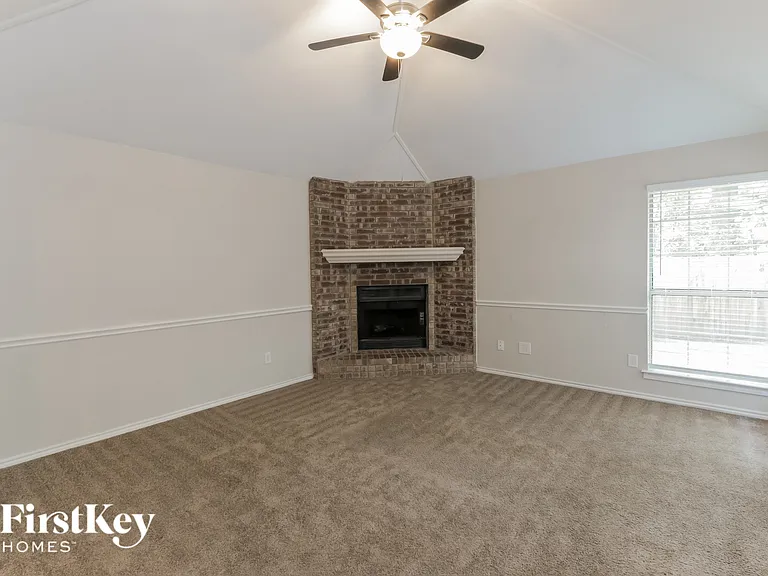 542 Renee Ln — Photo 8