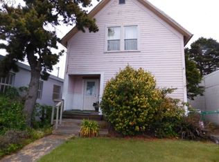 1855 McPherson St, North Bend, OR 97459