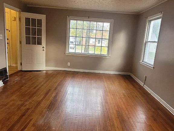 3rd image of 1619 Cherry Ave NE